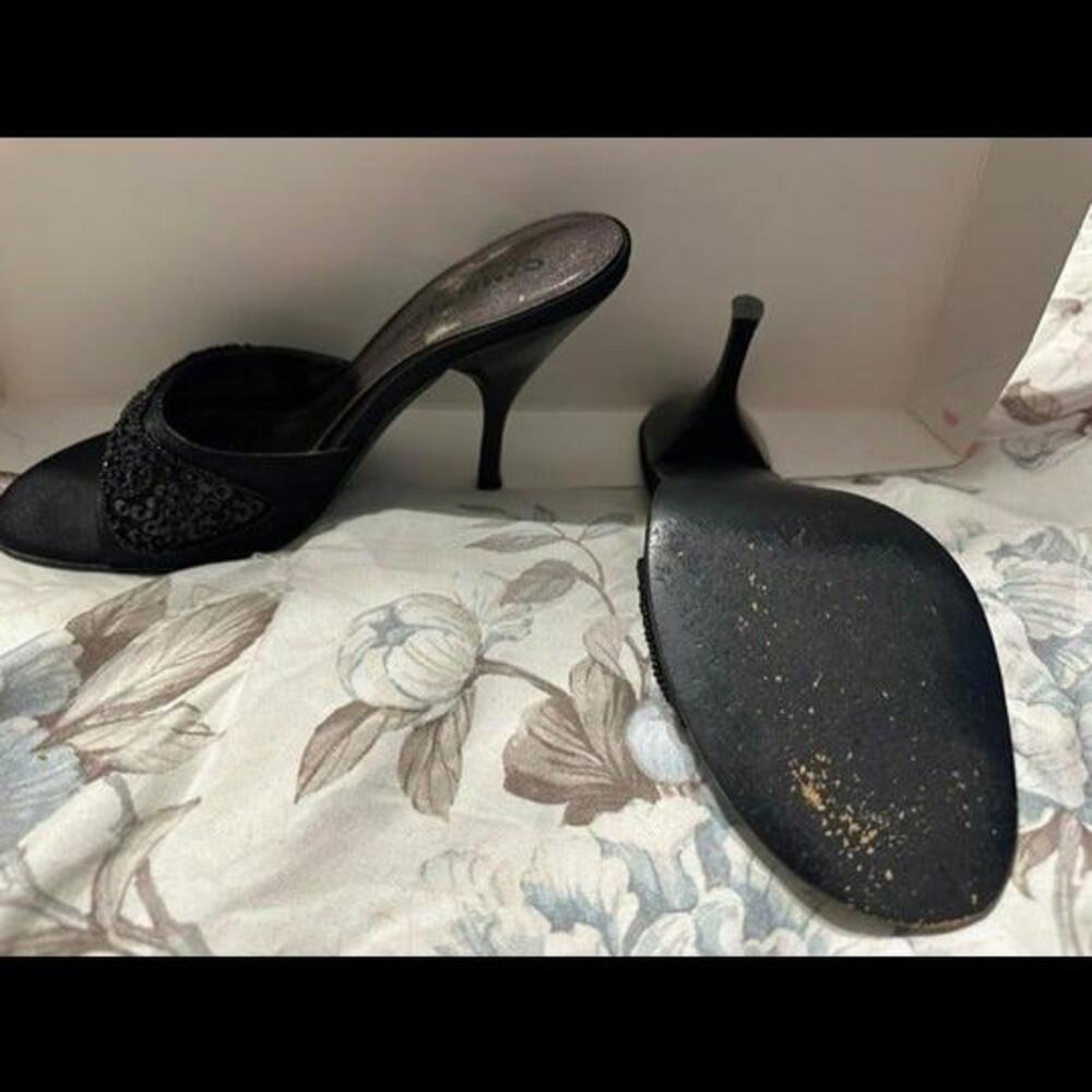 Step up your formal game with sleek black kitten heels - Picture 2 of 3